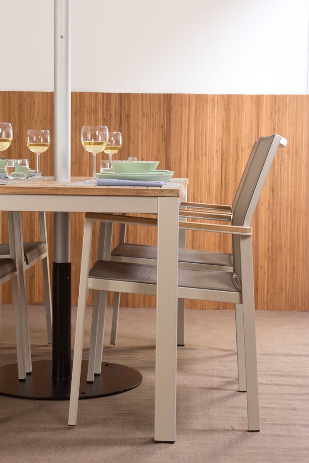 Kitchen & Dining